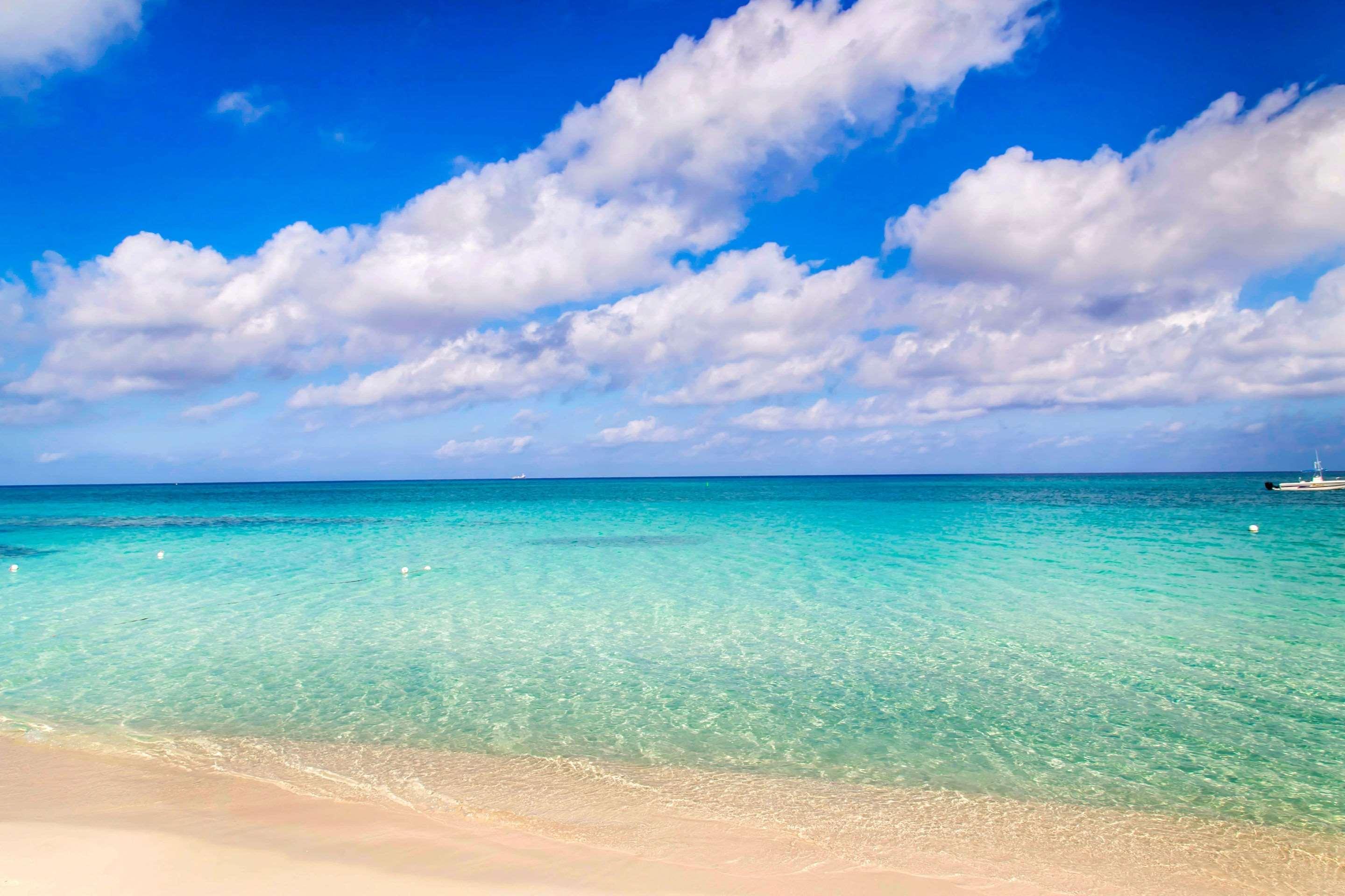 Hampton By Hilton Grand Cayman Seven Mile Beach 乔治城 外观 照片