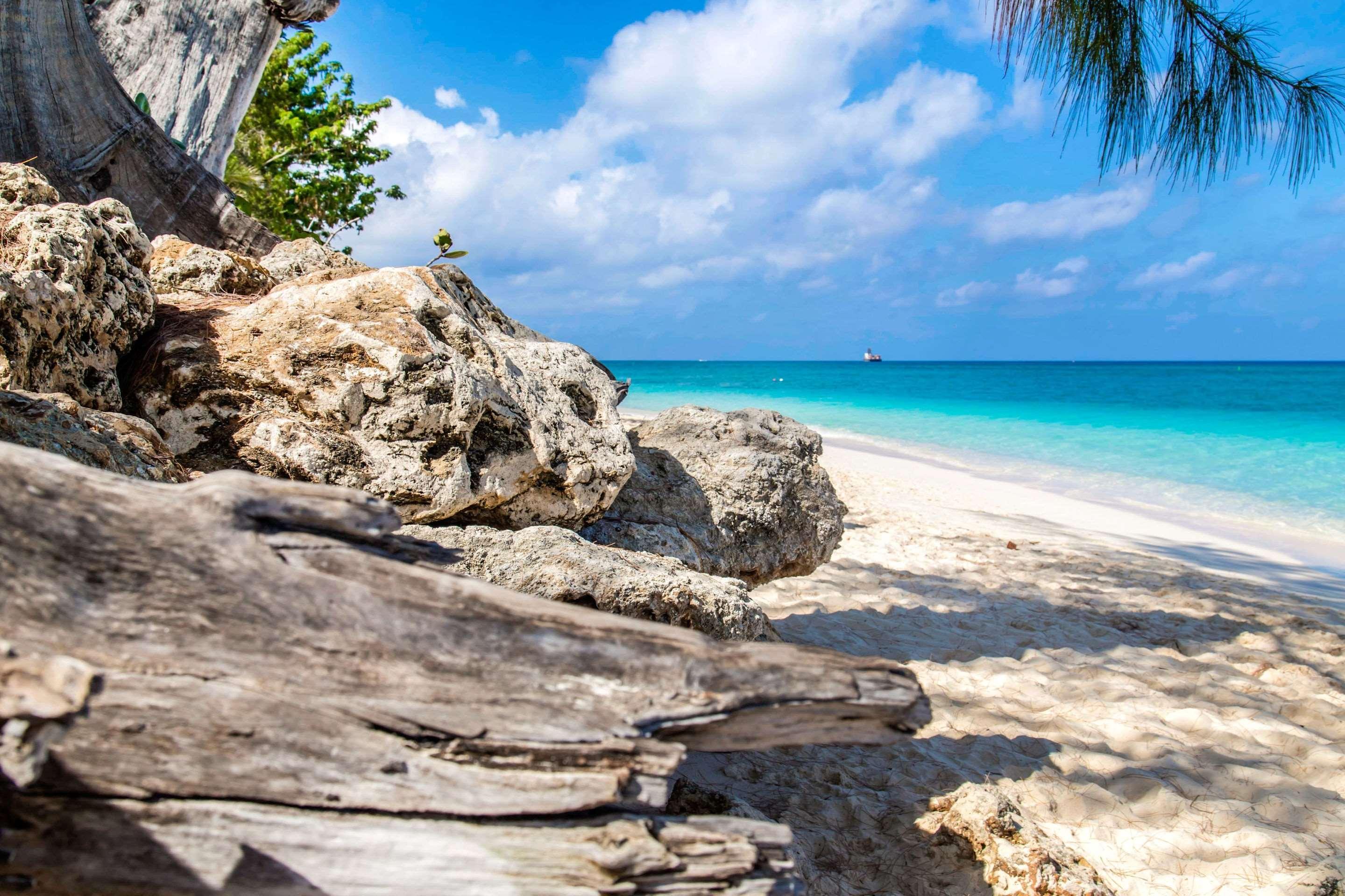 Hampton By Hilton Grand Cayman Seven Mile Beach 乔治城 外观 照片