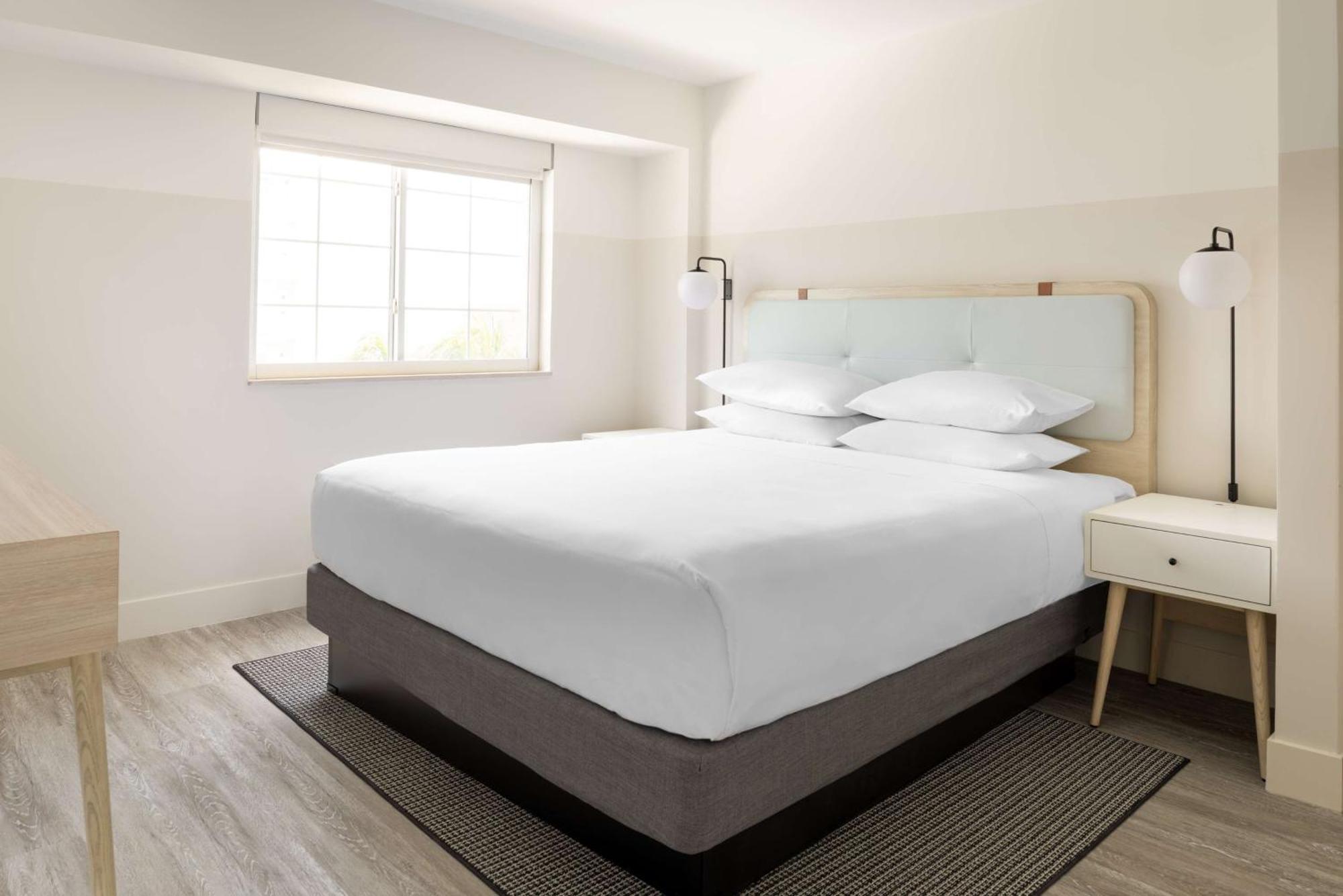 Hampton By Hilton Grand Cayman Seven Mile Beach 乔治城 外观 照片