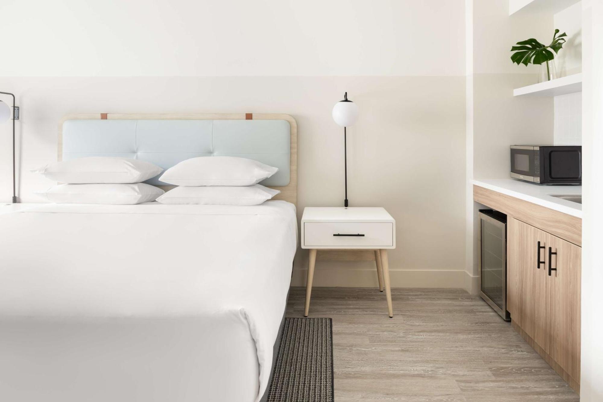 Hampton By Hilton Grand Cayman Seven Mile Beach 乔治城 外观 照片