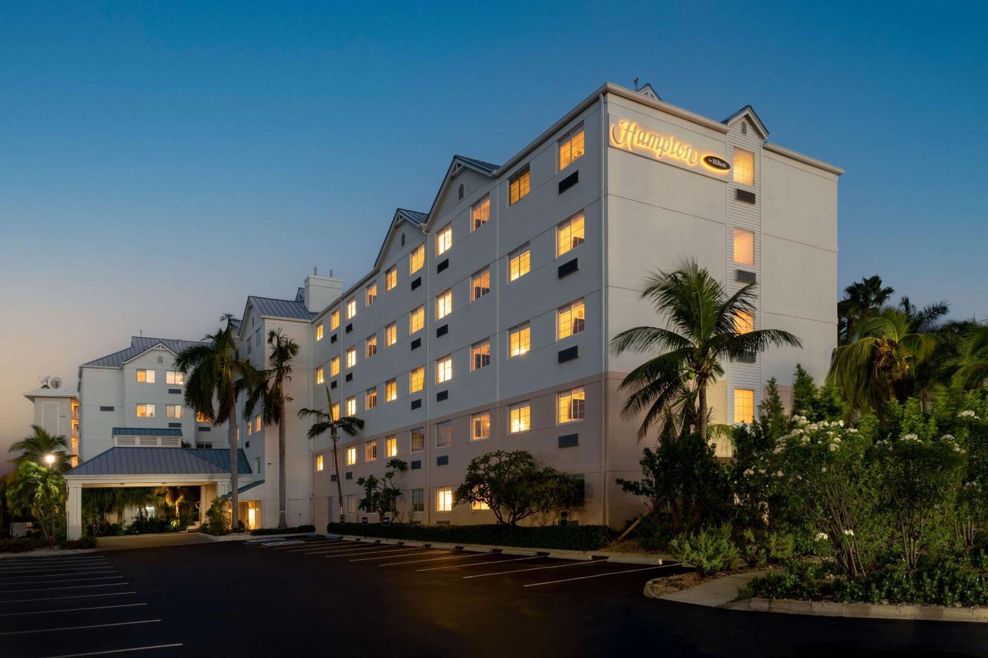 Hampton By Hilton Grand Cayman Seven Mile Beach 乔治城 外观 照片