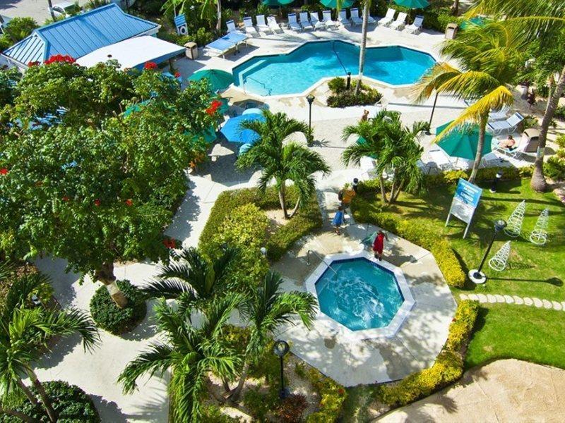 Hampton By Hilton Grand Cayman Seven Mile Beach 乔治城 外观 照片