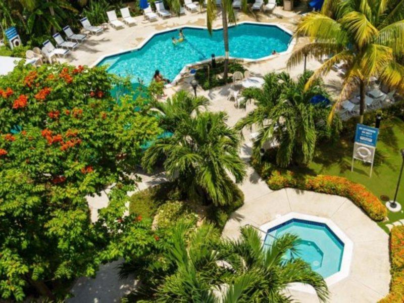 Hampton By Hilton Grand Cayman Seven Mile Beach 乔治城 外观 照片