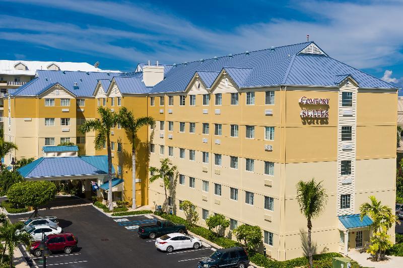 Hampton By Hilton Grand Cayman Seven Mile Beach 乔治城 外观 照片